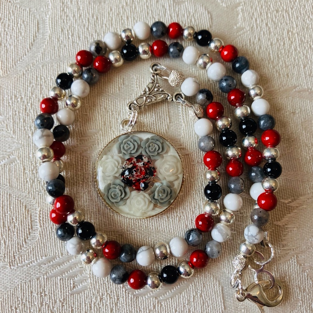 Hand Crafted Elegant Multi-Color Beaded Necklace with Floral Pendant 18 Inches